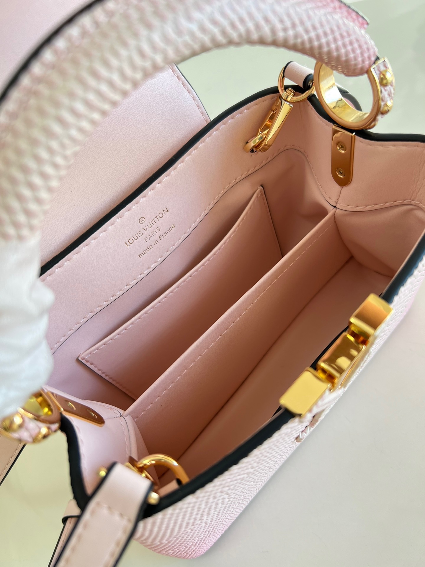 Louis Vuitton Capucines Mini Handbag in Gradient Pink - Image 9
