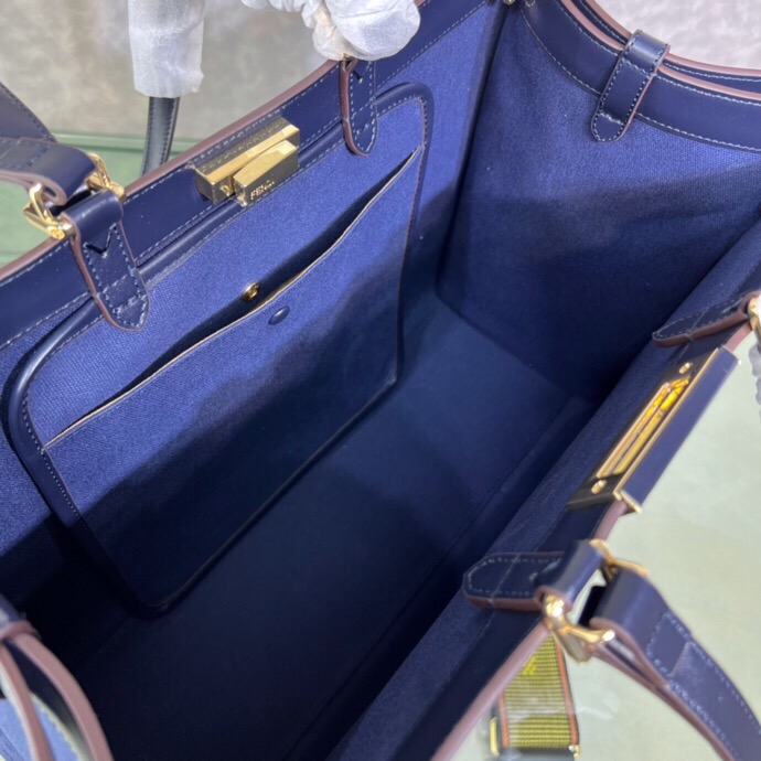 Fendi Peekaboo X-Tote Medium Bag - Image 6