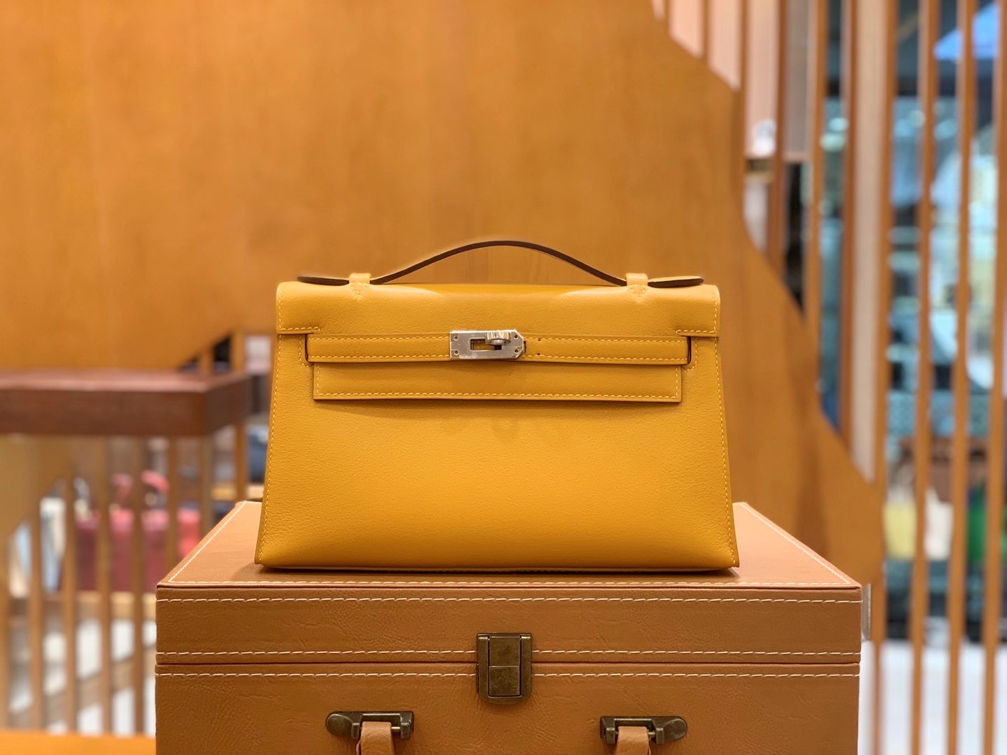 fb638e_d4357fdaa4da4acc877d7a16acec2d76mv2.jpg Pochette Swift - Image 1