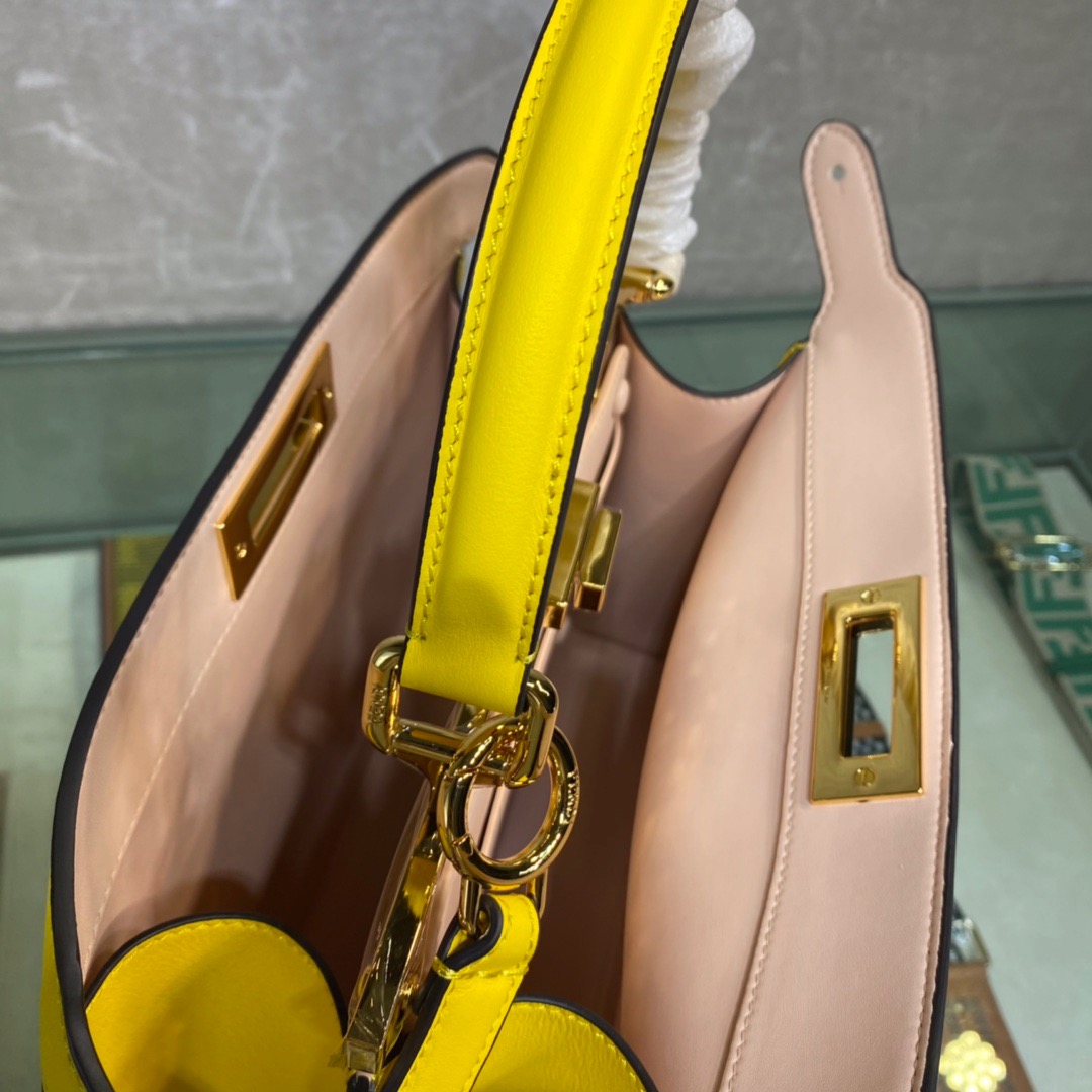 Fendi Peekaboo ISeeU Medium Bag in Yellow - Image 5