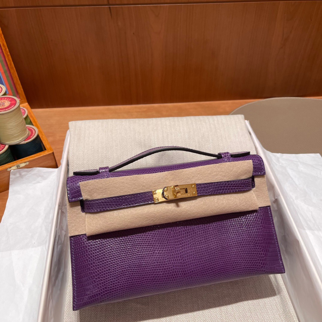 fb638e_d629ba23521544f1bead9d550ce1a830mv2.jpg Kelly Pochette Lizard Anemone - Image 1