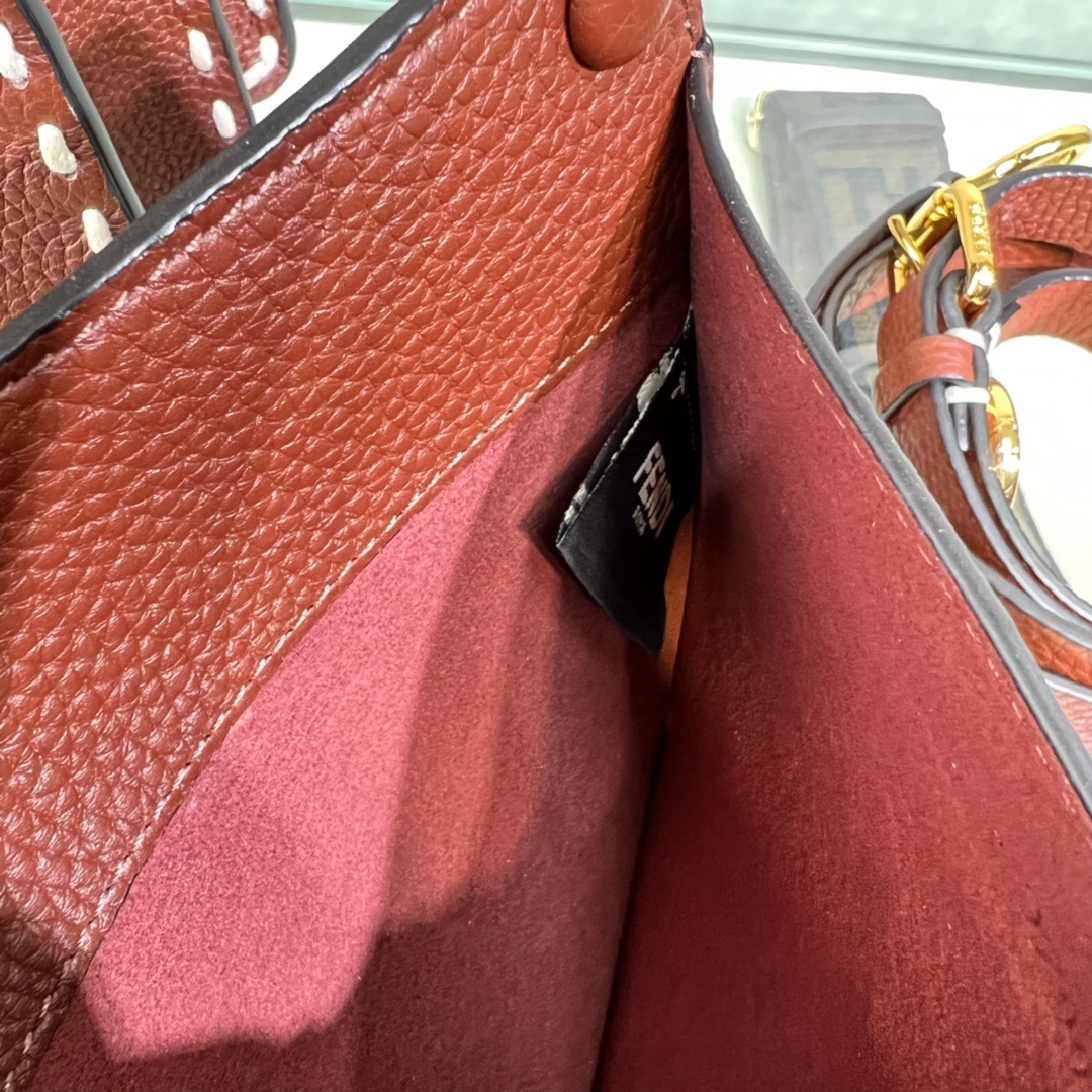 Fendi Peekaboo ISeeU Medium Bag - Image 9