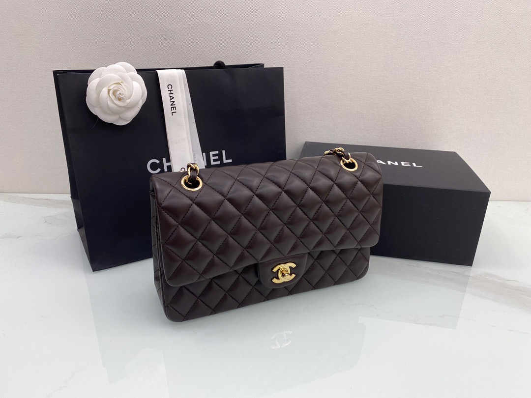 fb638e_d7d5f31895574d899afdbe6c680f5ab4mv2.jpg Chanel Flap - Image 1