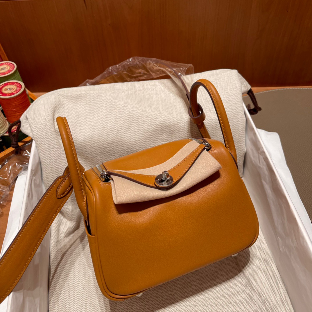 fb638e_d943ad0a76684fdb88752375480606f1mv2.jpg Mini Lindy Swift Sesame - Image 1