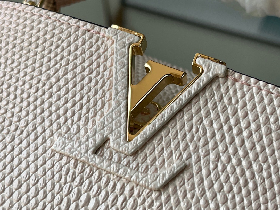 Louis Vuitton Capucines Mini Handbag in Gradient Pink - Image 6