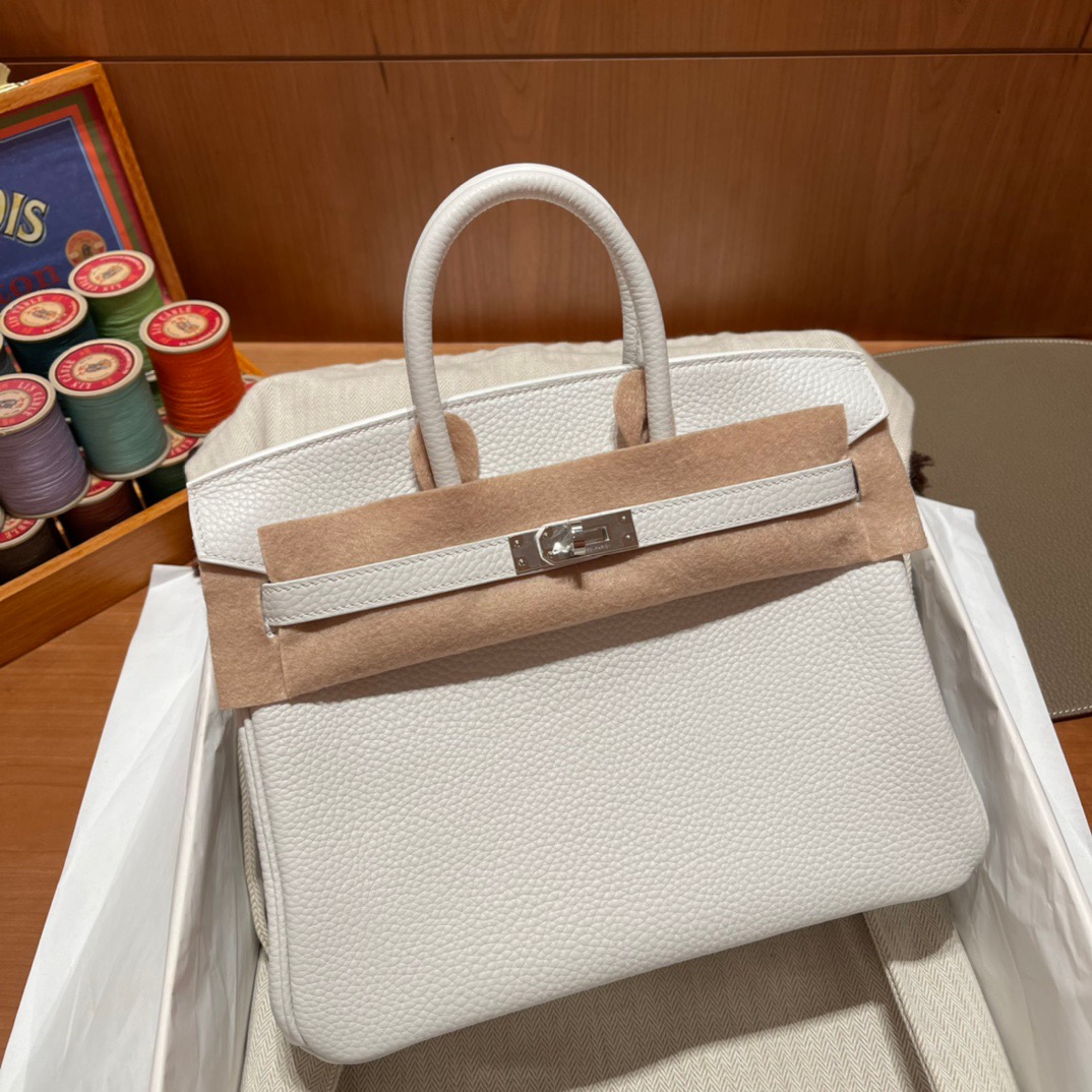 fb638e_da8229a83c0a412ba9d8797b1ef6d8c3mv2.jpg Birkin 25 Togo Pure White - Image 1