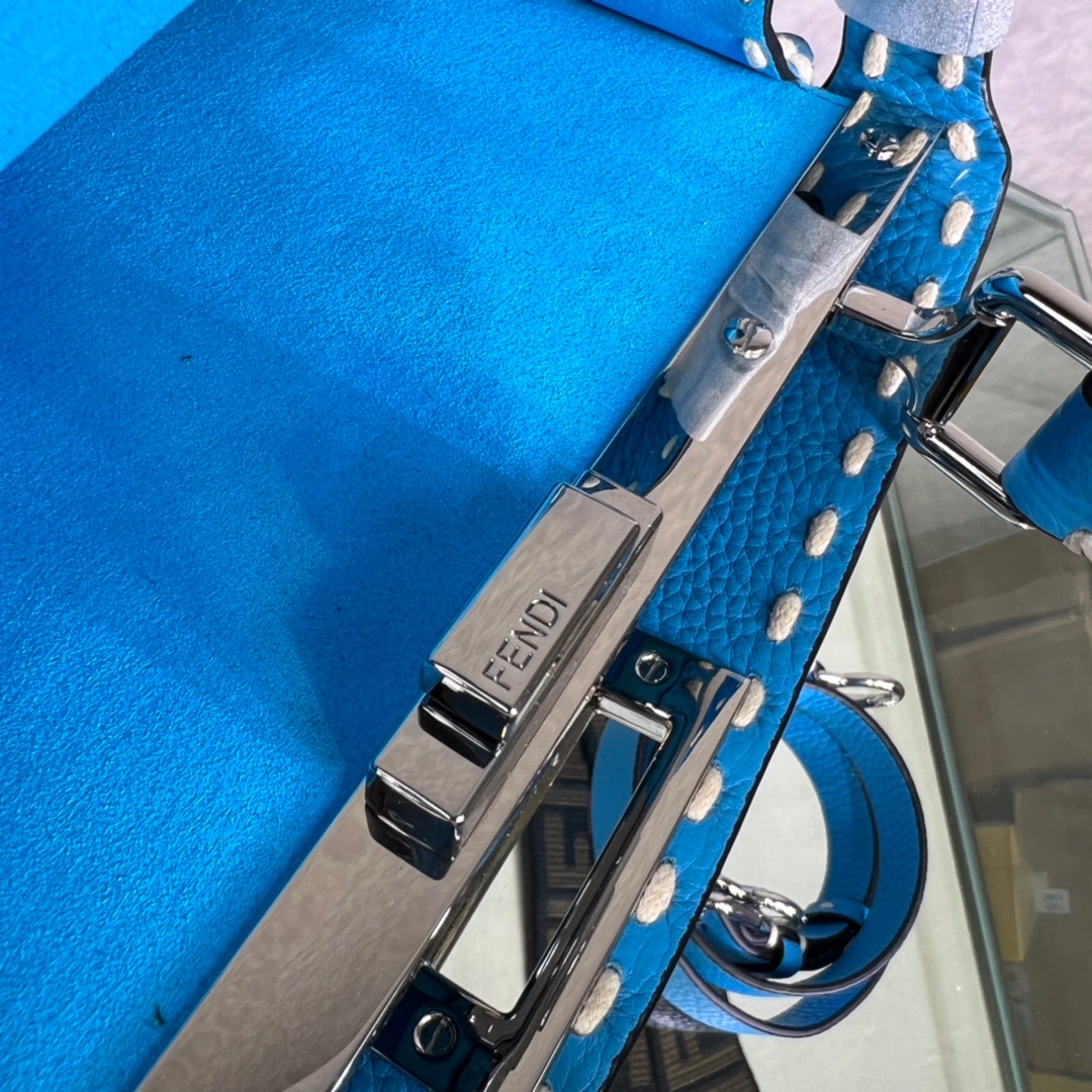 Fendi Peekaboo ISeeU Medium Bag - Image 7