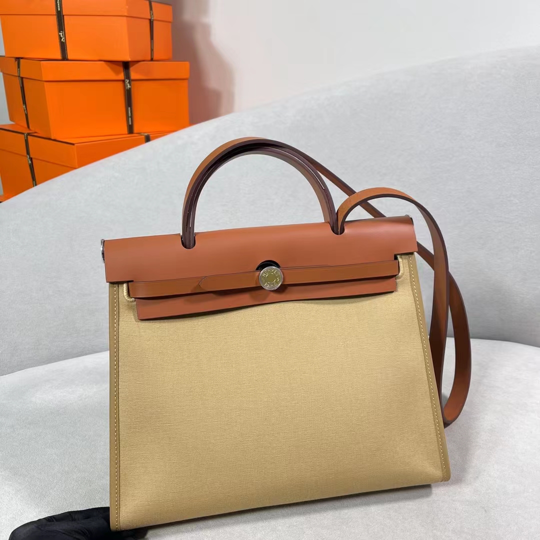 fb638e_dc246158d7d54839a2bccf4f75654b42mv2.jpg Herbag 31 Hunter&Canvas Trench Grey&Golden Brown - Image 1