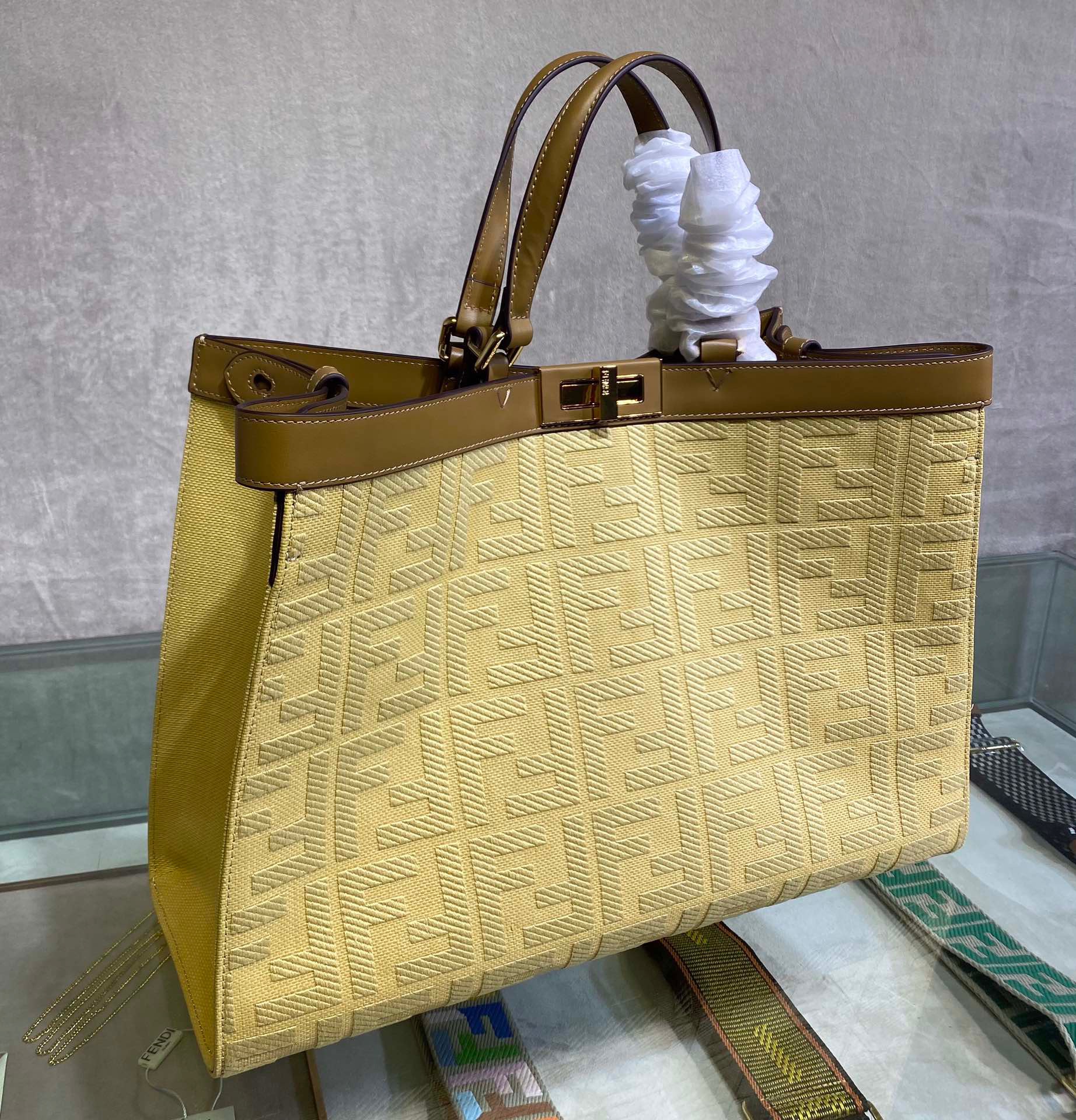 Fendi Peekaboo X-Tote Medium Bag - Image 4