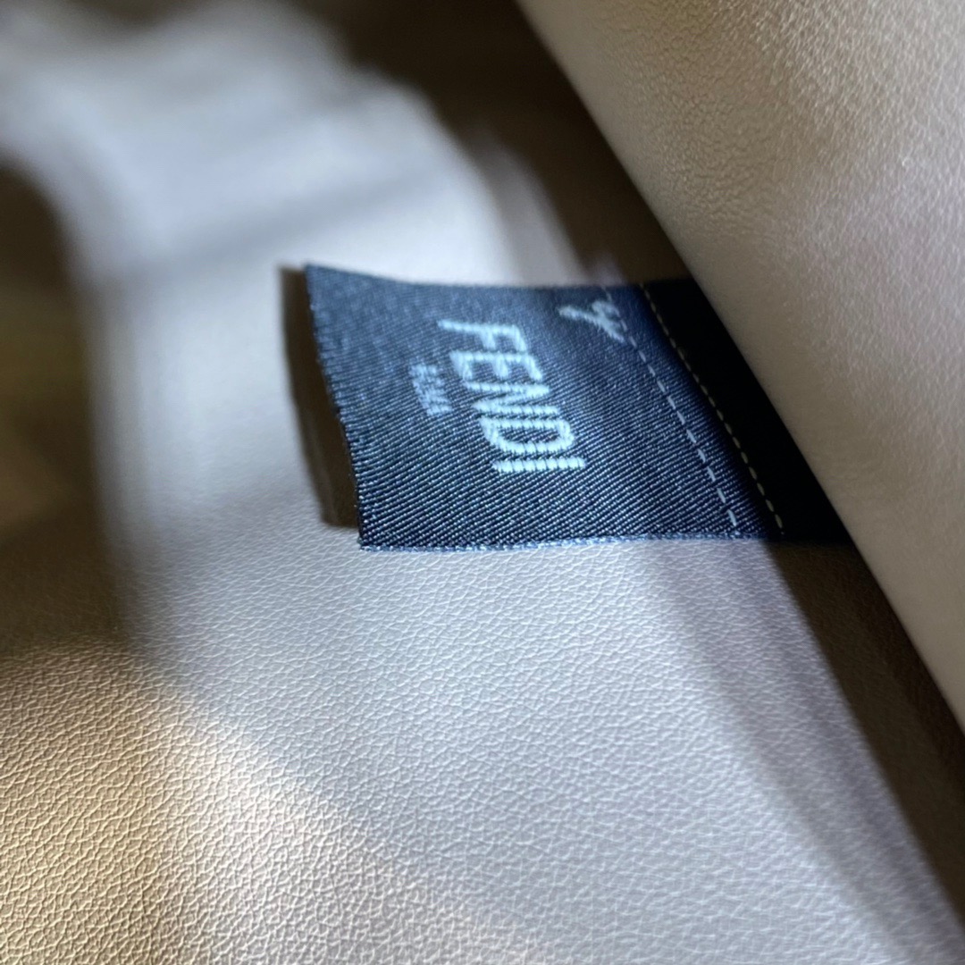 Fendi Peekaboo ISeeU Small Bag in Black - Image 8