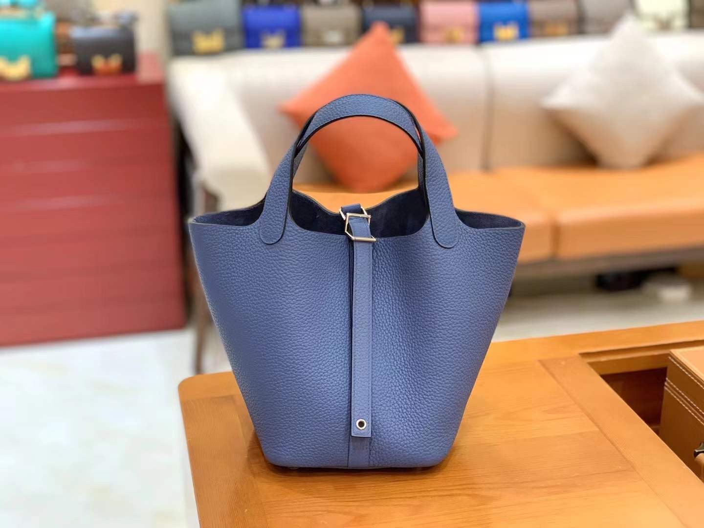 fb638e_e01f52533fe4480b925e5a540d473530mv2.jpg Picotin 18 Bright Blue - Image 1