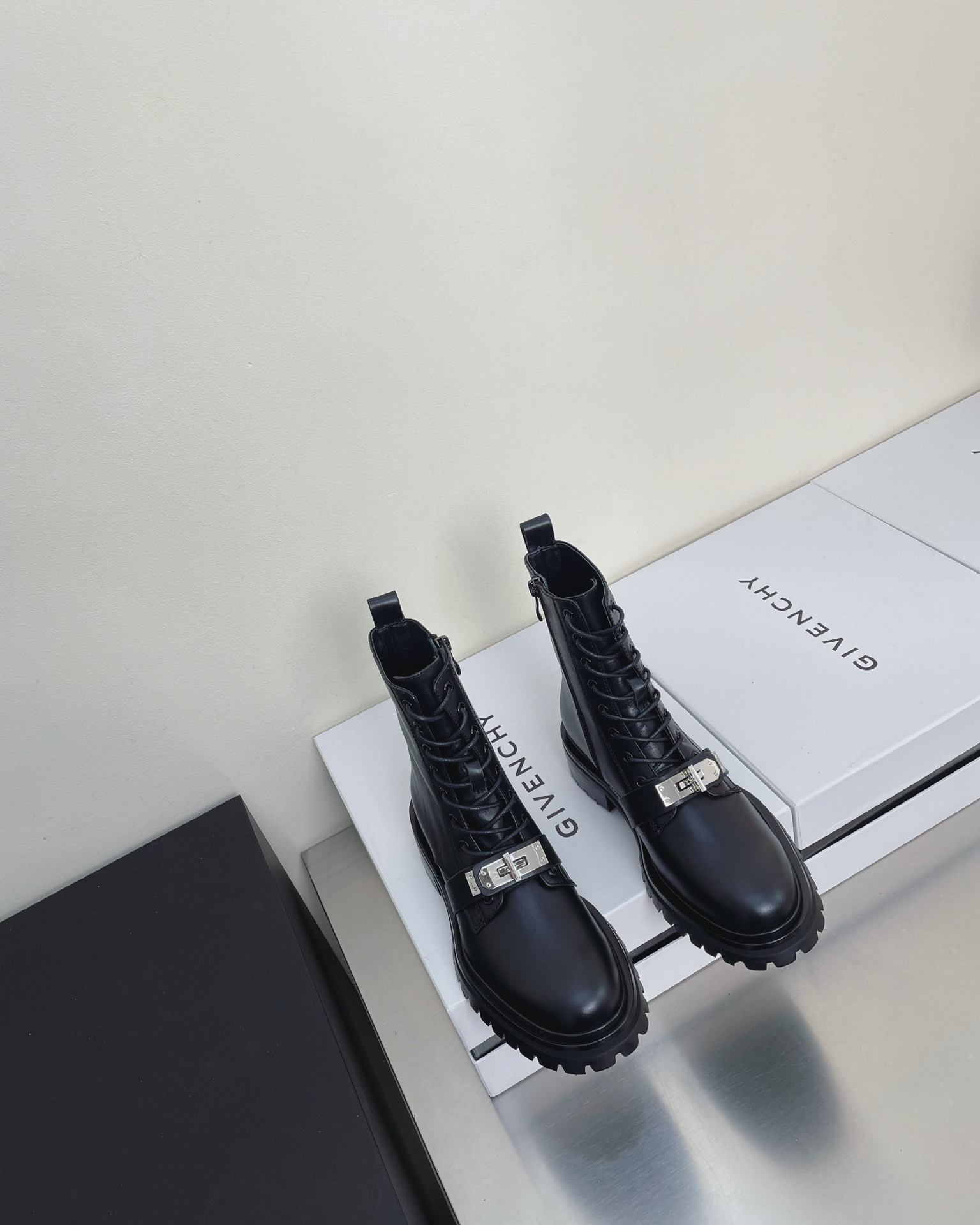 fb638e_e08dbaf85b5848039b7d721b32d4e154mv2.jpg Givenchy Leather Short Boots - Image 1