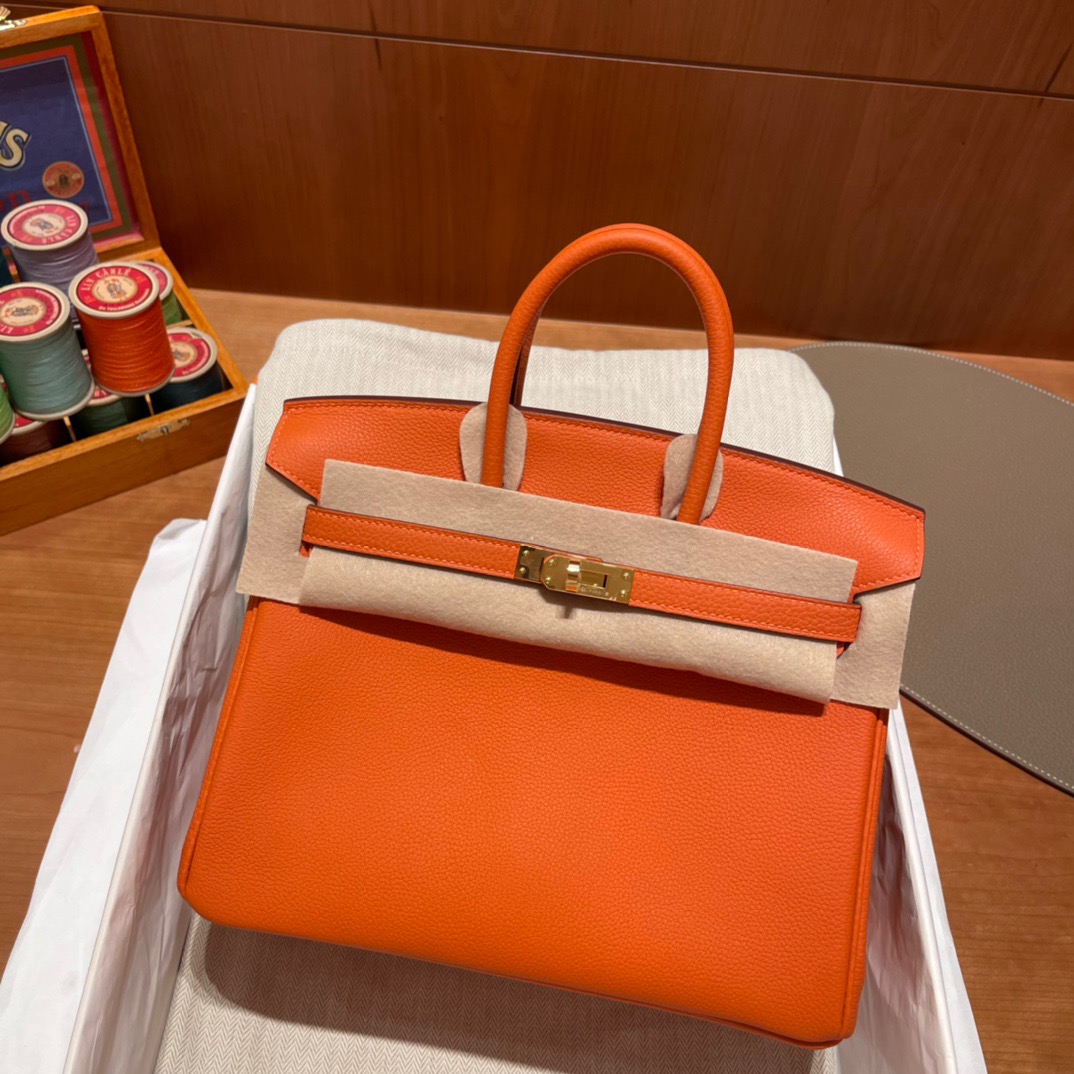 fb638e_e1ed4e03e70340dfa5da8aafe9b0b58bmv2.jpg Birkin 25 Togo Orange - Image 1