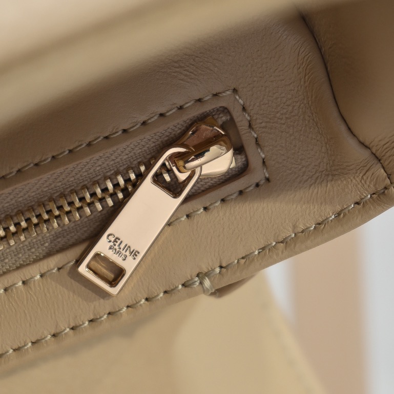 Celine Arc de Triomphe Shoulder Bag in Beige Sheepskin - Image 10