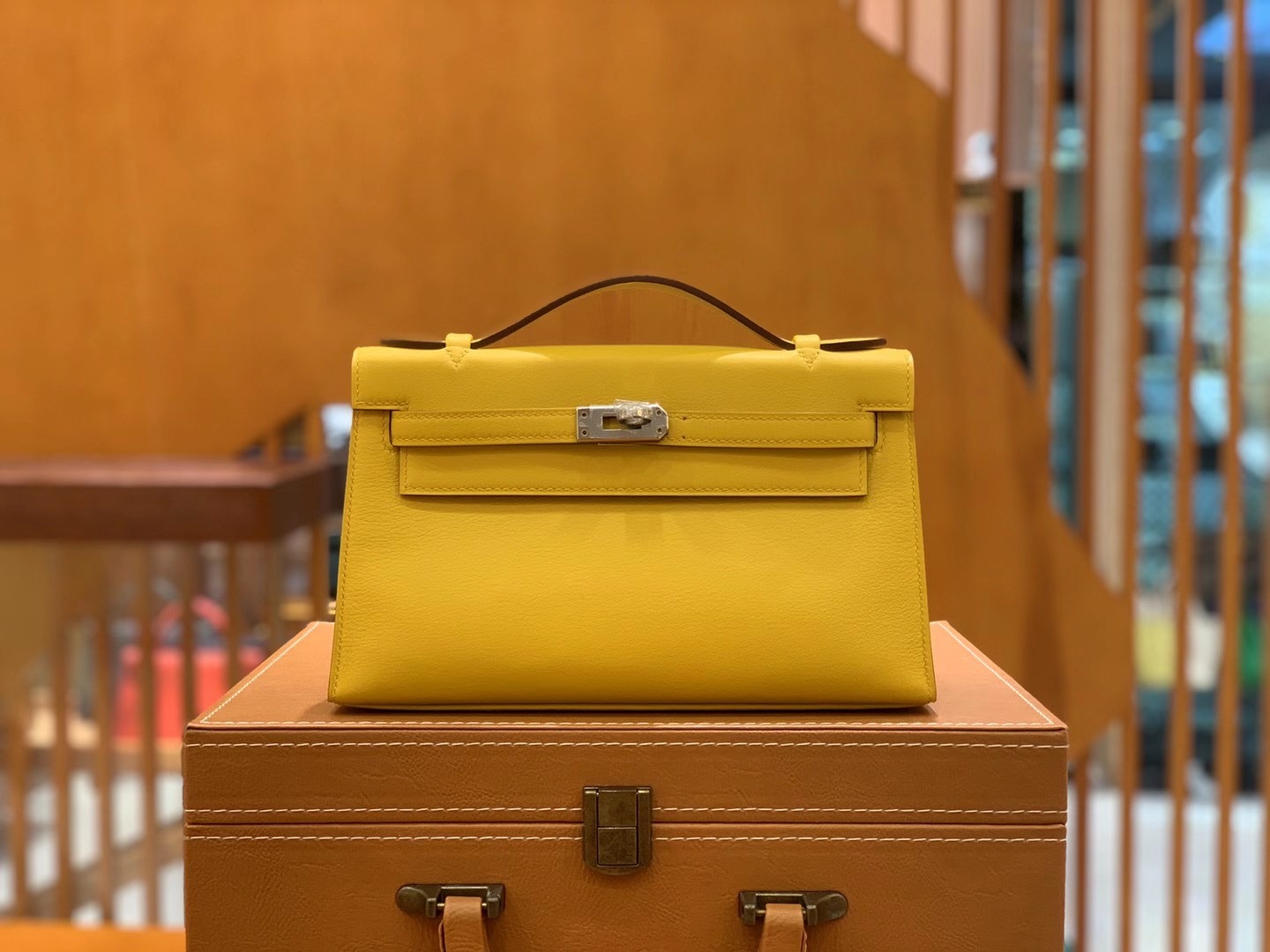 fb638e_e360c461b0e84ed19b62d15d89447bd2mv2.jpg Pochette Swift - Image 1