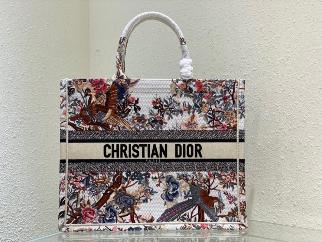 Dior Book Tote 41 Jardin d’Hiver