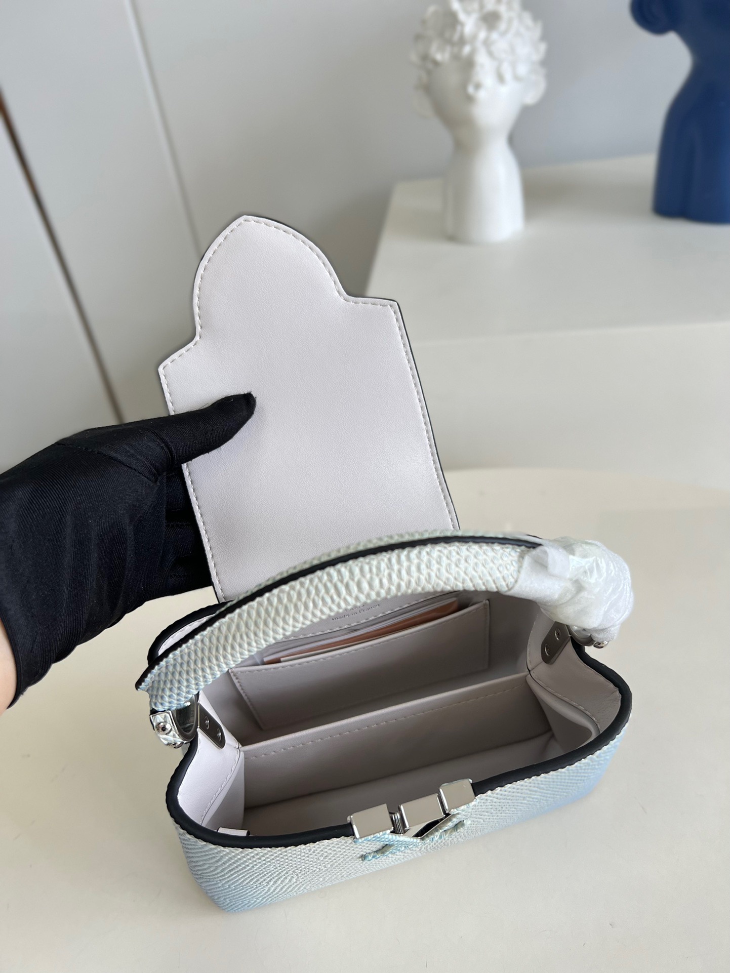 Louis Vuitton Capucines Mini Handbag in Gradient Blue - Image 9