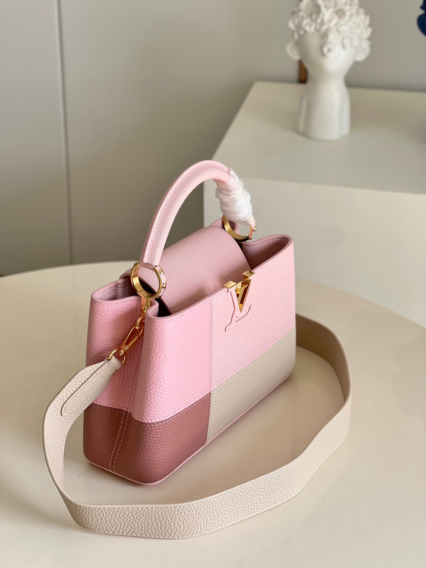 fb638e_e98e4788c1f7473f84034a82ff7291c7mv2.jpg Louis Vuitton Capucines BB Small Handbag in Pink Puzzle - Image 1