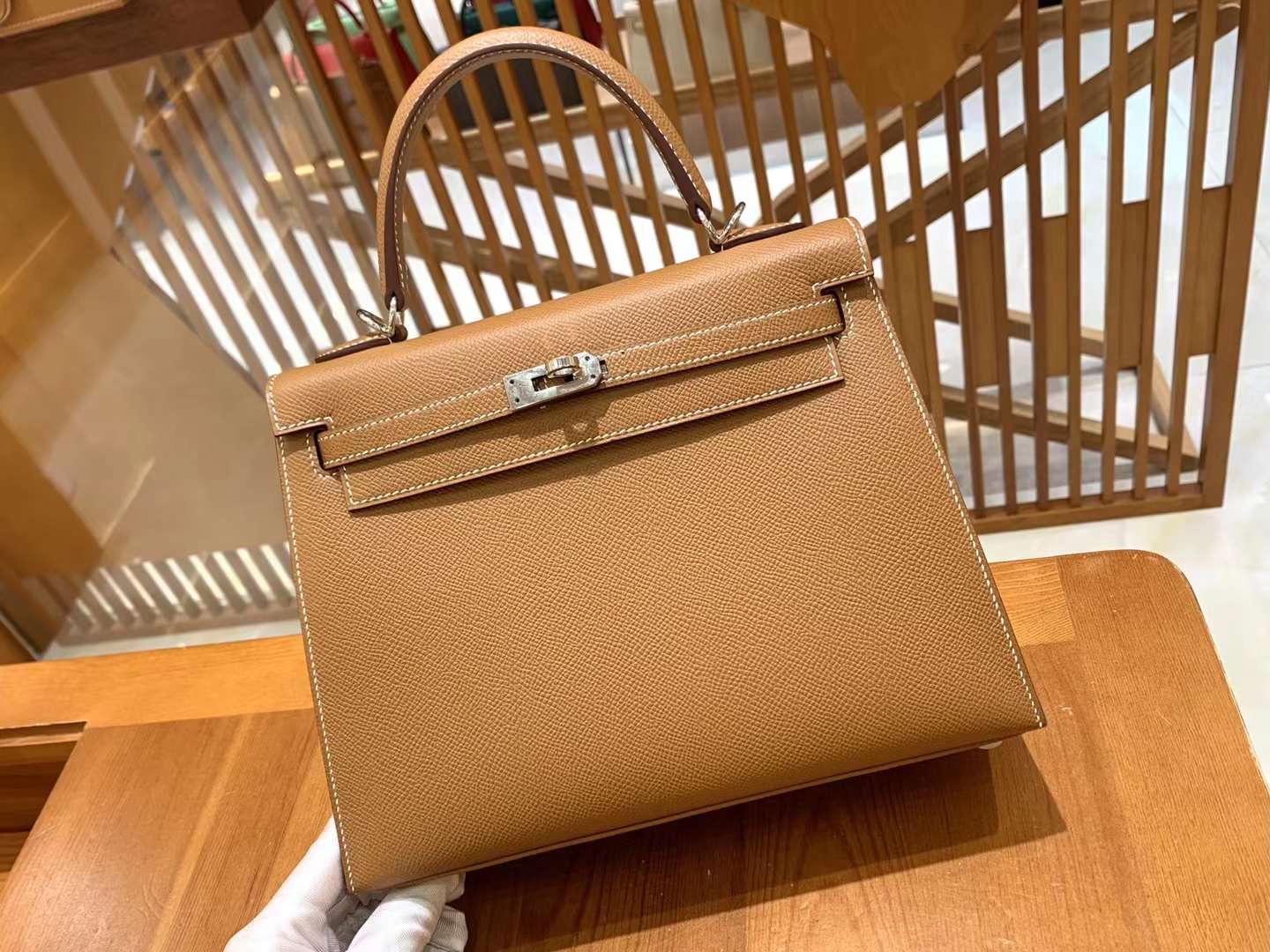 fb638e_e9ab070158dd43c888c01e346803c892mv2.jpg Kelly 25 Epsom Golden Brown - Image 1