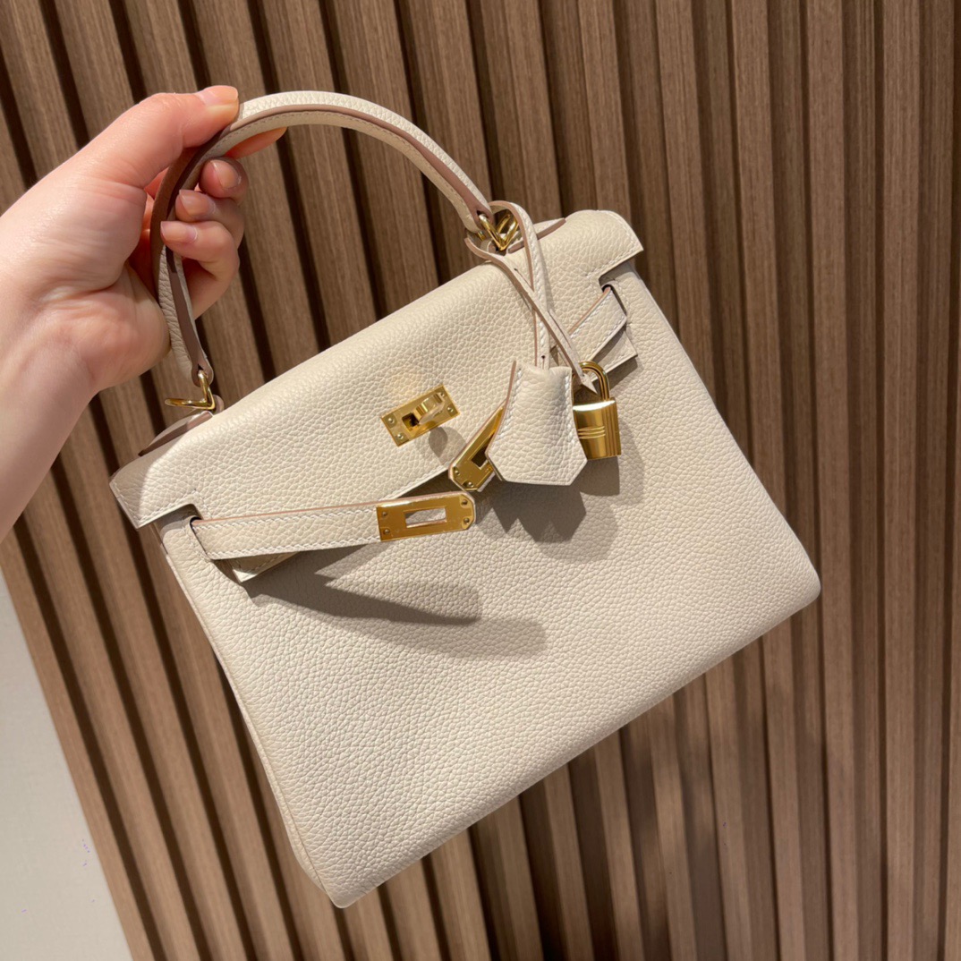 fb638e_e9cc4ef8e5604f73836773d411012079mv2.jpg Kelly 25 Togo craie - Image 1