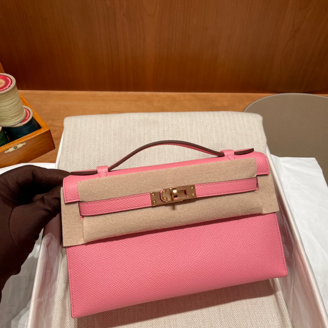 fb638e_ebd2c64a3574452488a05a20d807afebmv2.jpg Kelly Pochette Epsom Rose Confetti - Image 1