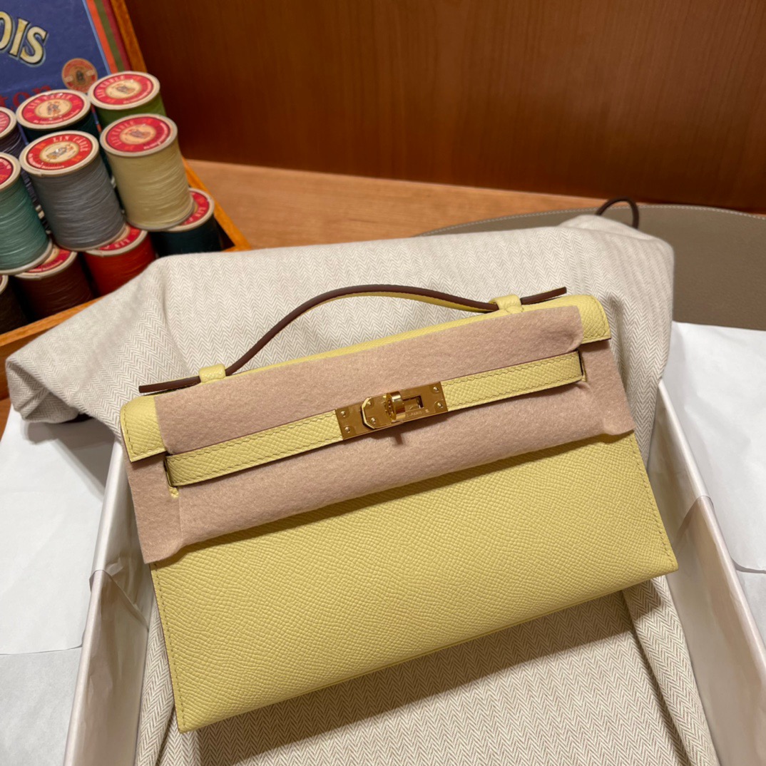 fb638e_f31f9565febf4ee4b310a095769751admv2.jpg Kelly Pochette Epsom Jaune Poussin - Image 1