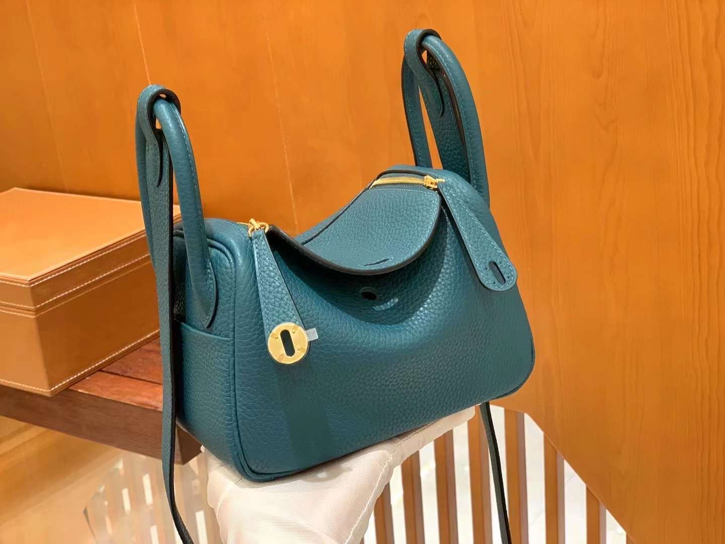 fb638e_f61b4bc05f2644d0b8316affa1eeffacmv2.jpg Mini Lindy 18 Bosphorus Green - Image 1