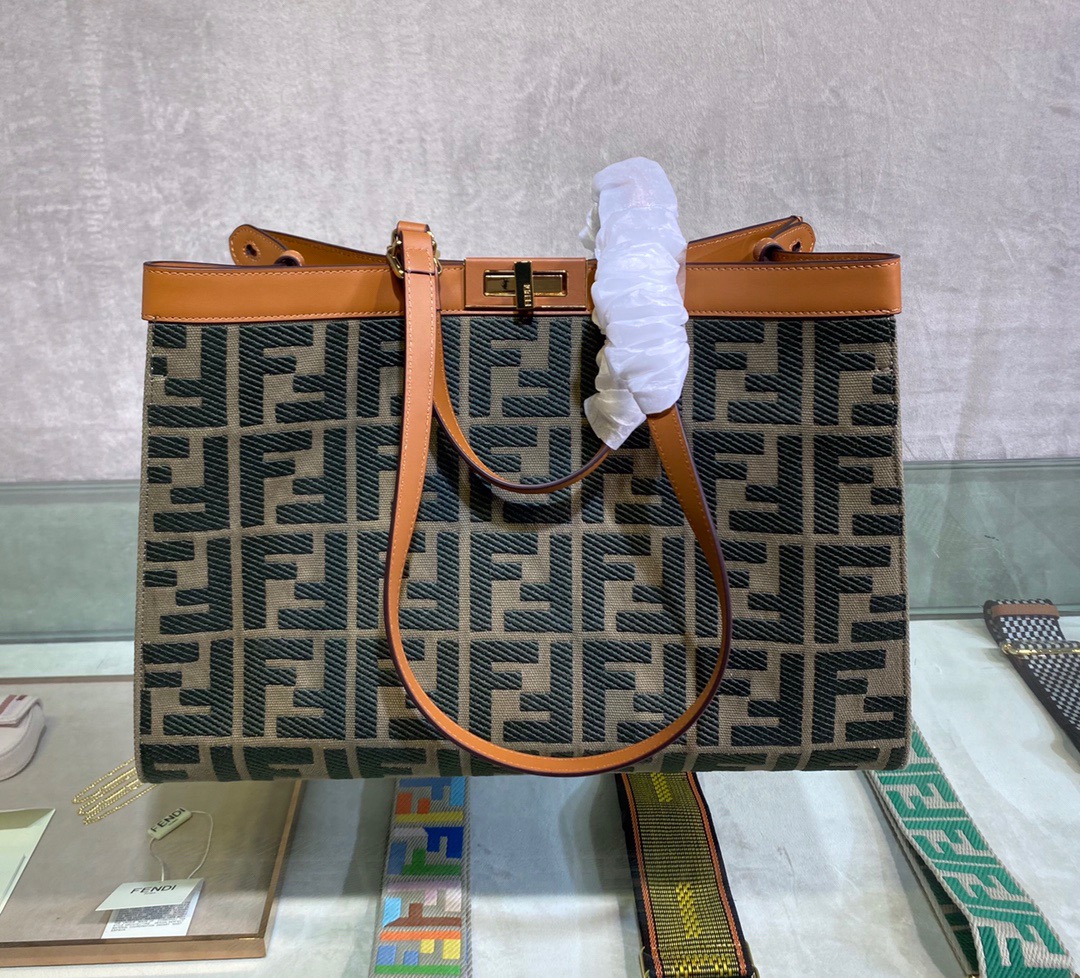Fendi Peekaboo X-Tote Medium Bag - Image 3