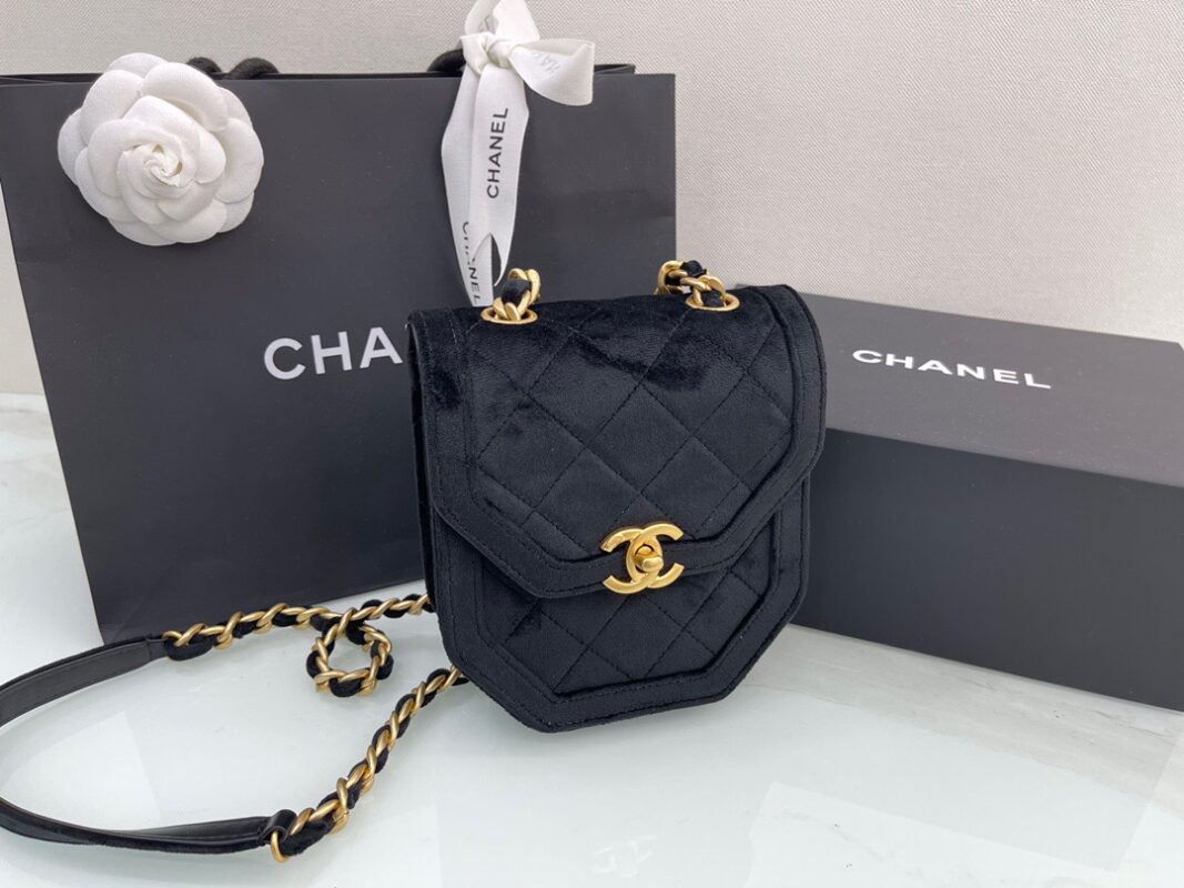 Chanel 21 Velvet Black
