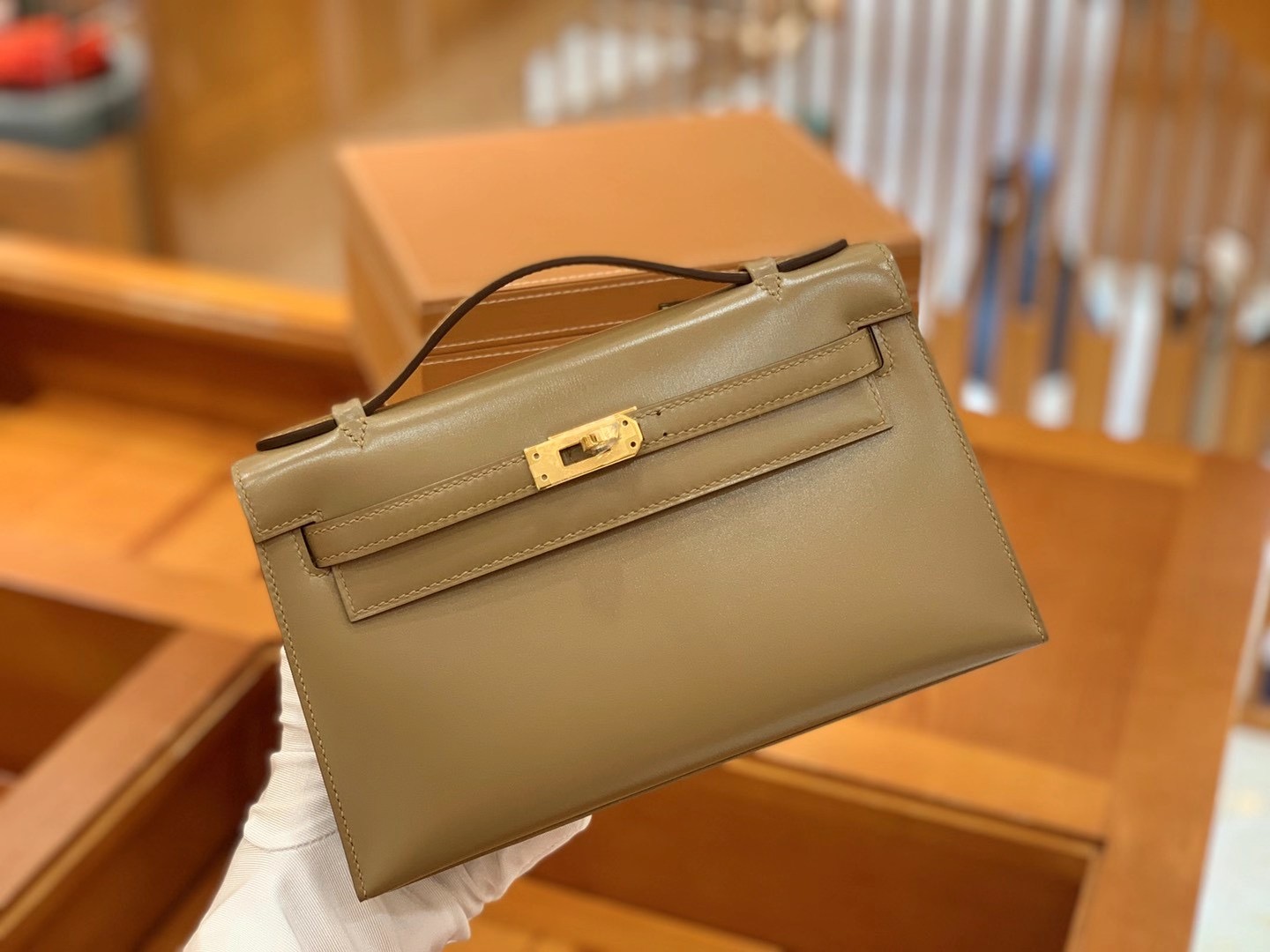 fb638e_f8eeaf2a779c4a5583ec26fb44cd726bmv2.jpg Kelly Pochette Box Calf Milk Brown - Image 1