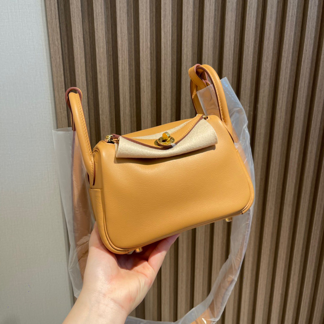 fb638e_f97b1bdca53643bbb4dd4f5a7e72ca5amv2.jpg Mini Lindy Swift Biscuit - Image 1