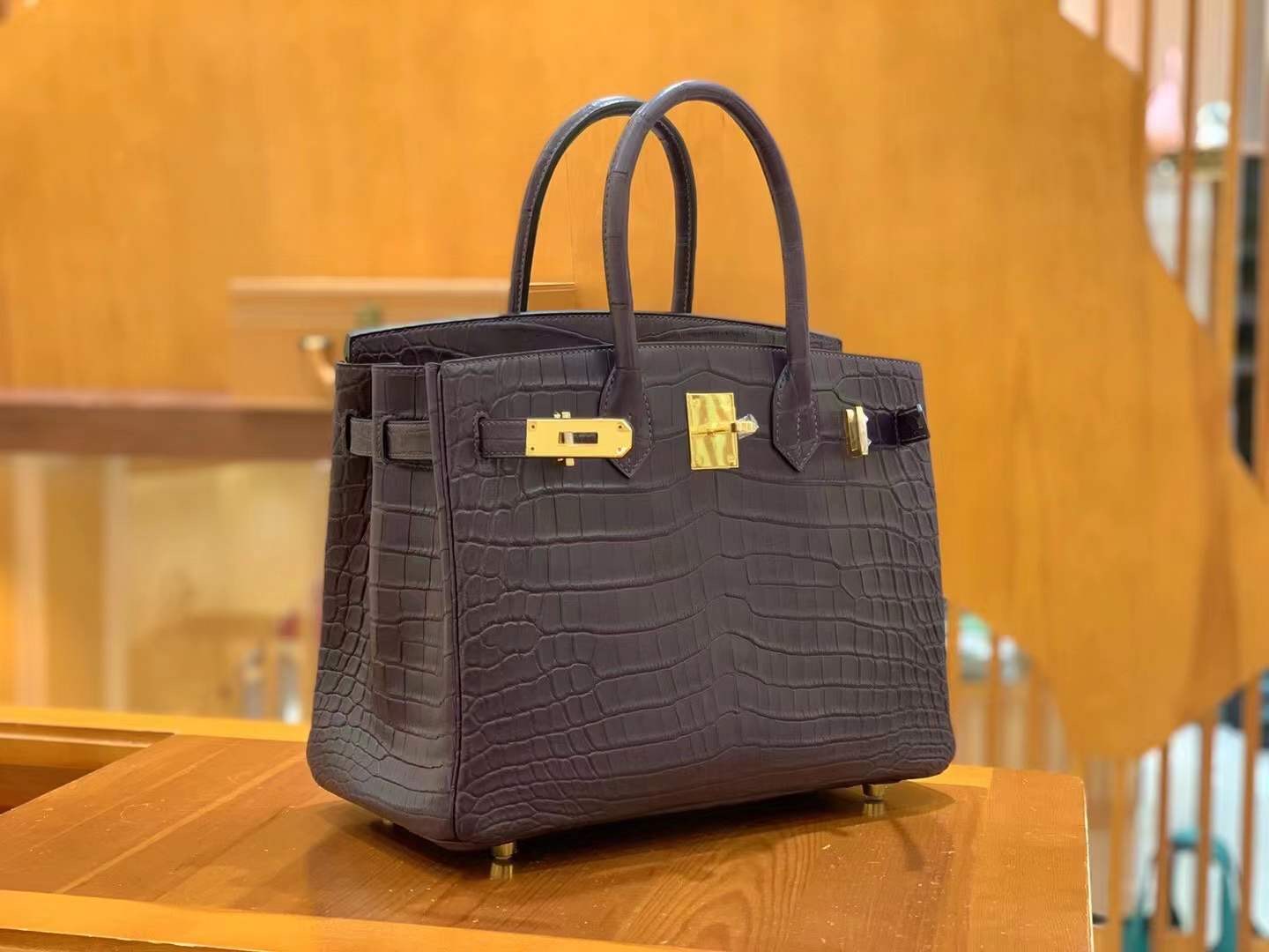 fb638e_fa4cb44d372f4feeacabe9b6df4d4fa3mv2.jpg Birkin 30 Crocodile Crystal Purple - Image 1