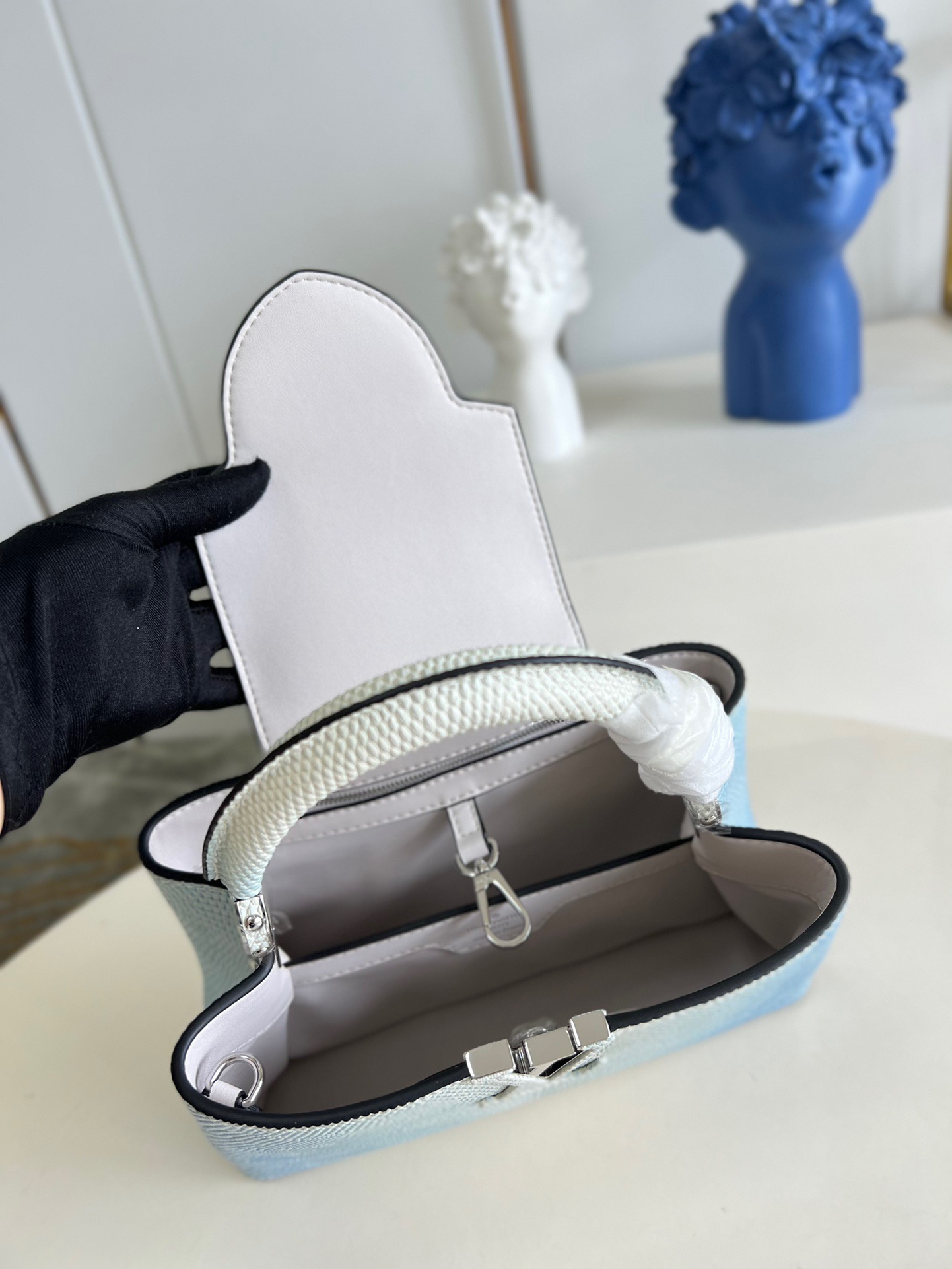 Louis Vuitton Capucines BB Small Handbag in Gradient Blue - Image 9