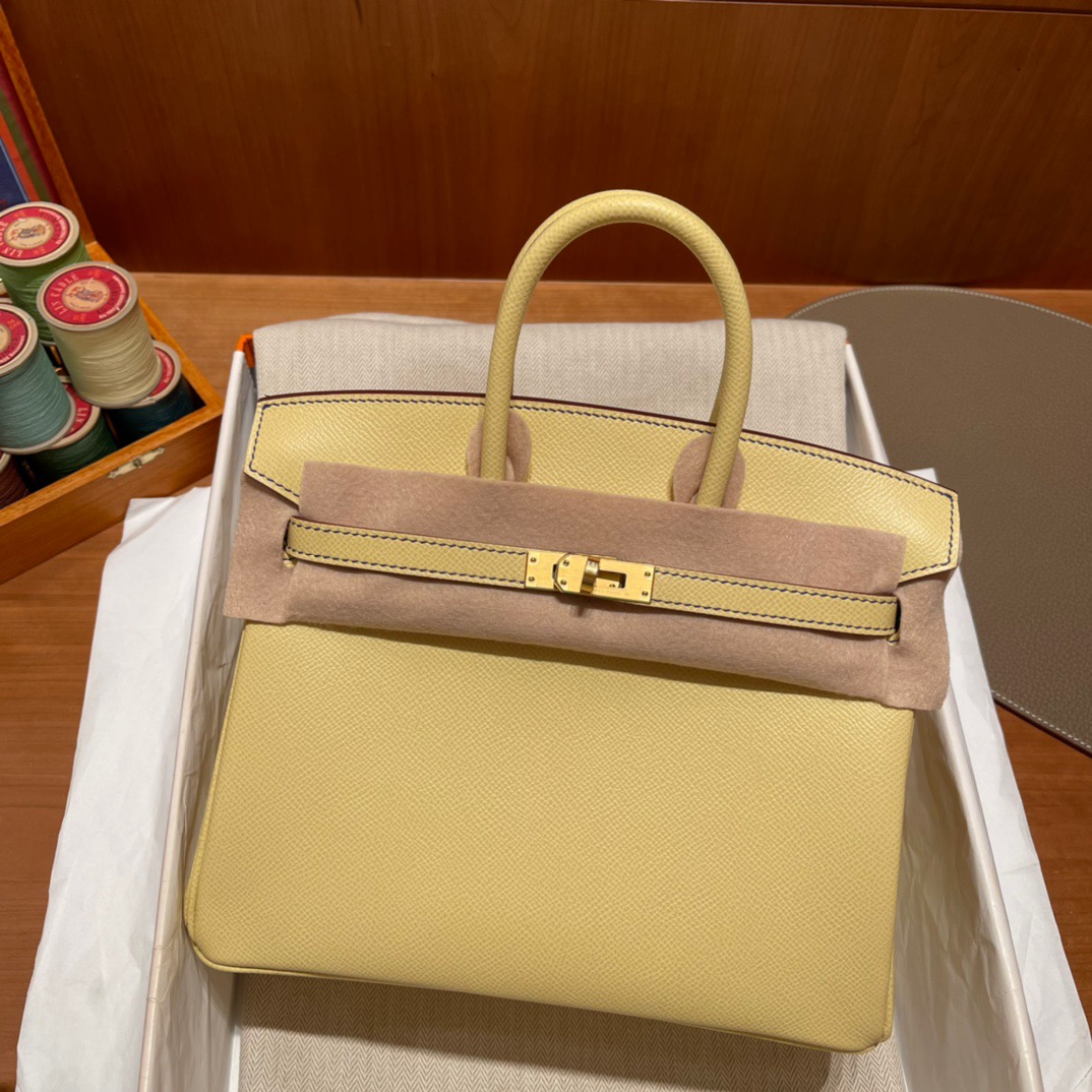 fb638e_fa66f199f25b46bfbf5a79ba5c965d37mv2.jpg Birkin 25 Epsom Chik Yellow - Image 1