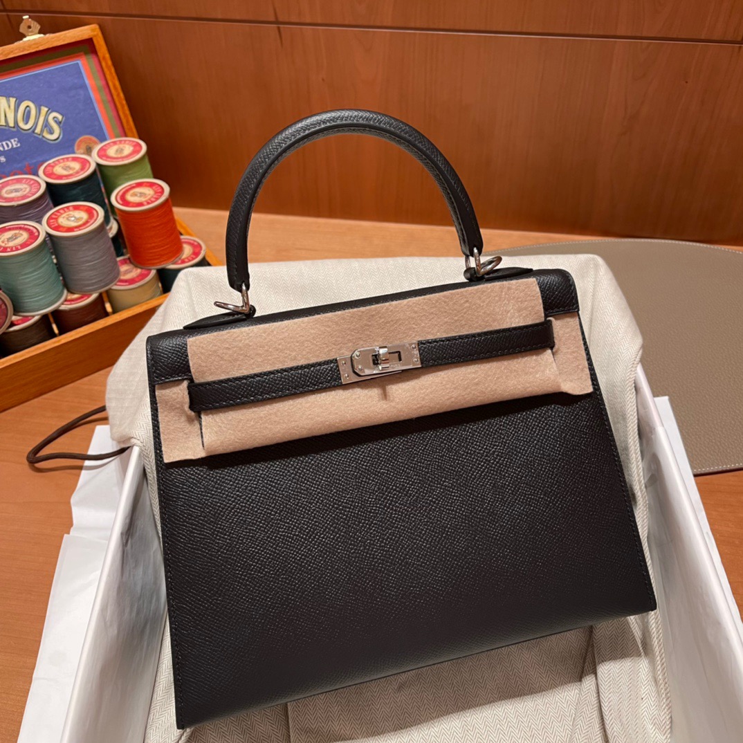 fb638e_fa845371ce1c4533a58162ab620eef13mv2.jpg Kelly 25 Epsom Black - Image 1