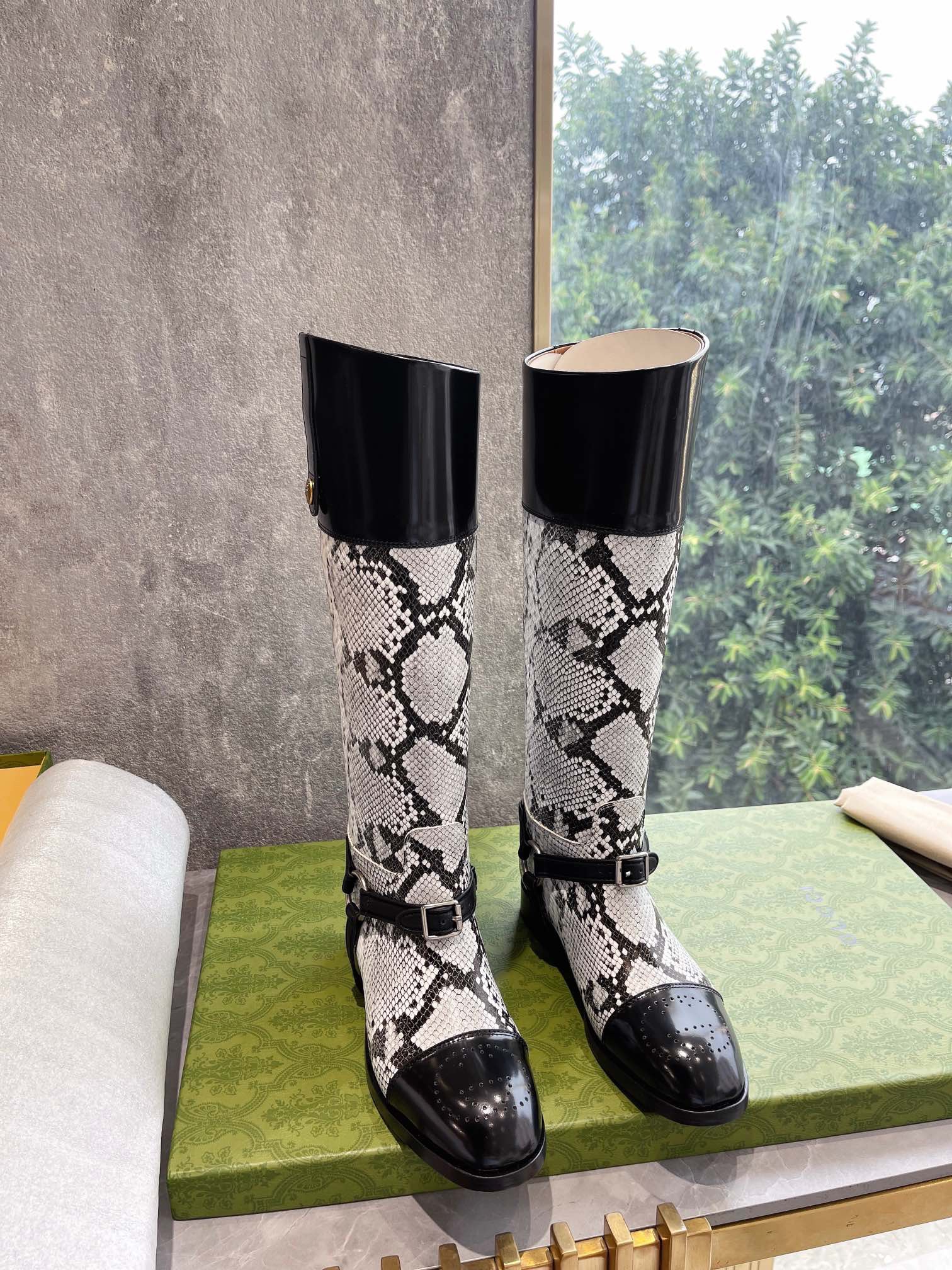 fb638e_fb2f23810c7c42d6958f72a26f161899mv2.jpg Gucci Knee-High Boots - Image 1