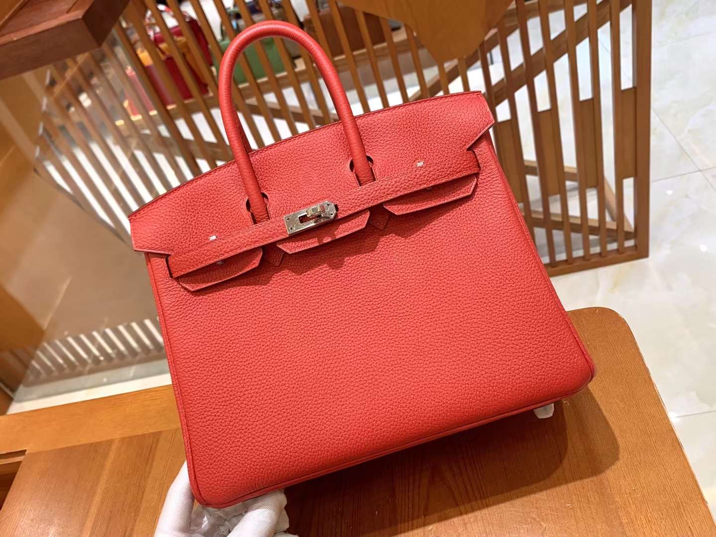 fb638e_fbbf7084b76549b0a05cf20fcf73368dmv2.jpg Birkin 25 Togo Heart Red - Image 1