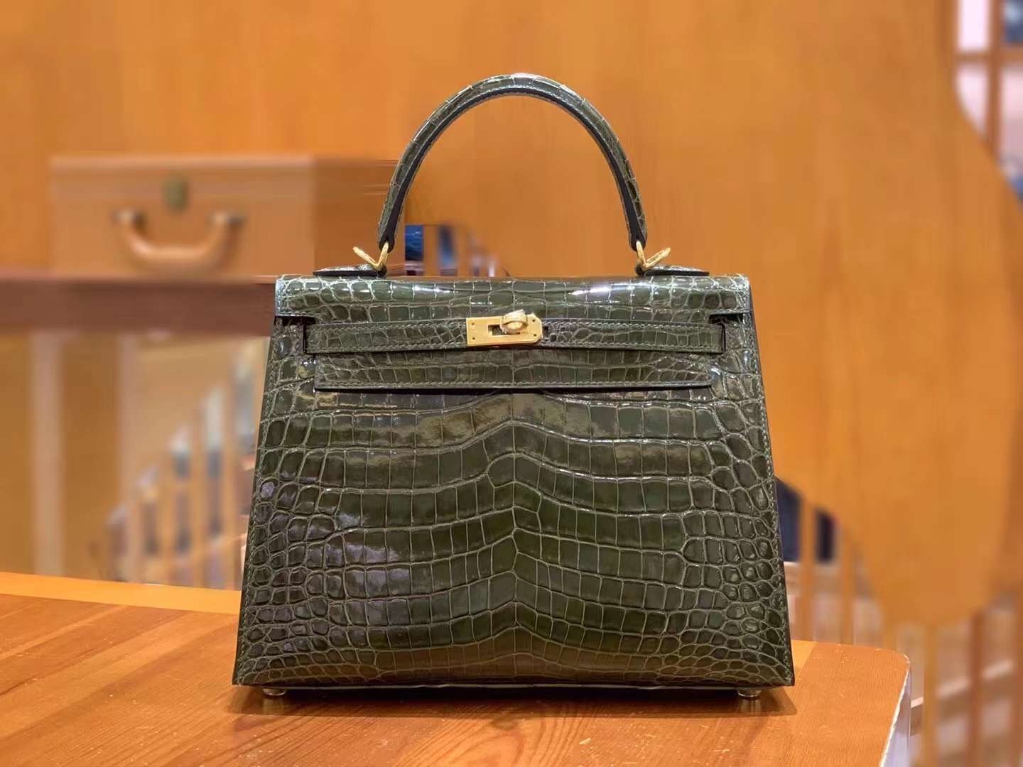 fb638e_fbe5d8943c4a4ea2967501d05031fb9cmv2.jpg Kelly 25 Crocodile Niloticus Shiny Olive Green - Image 1