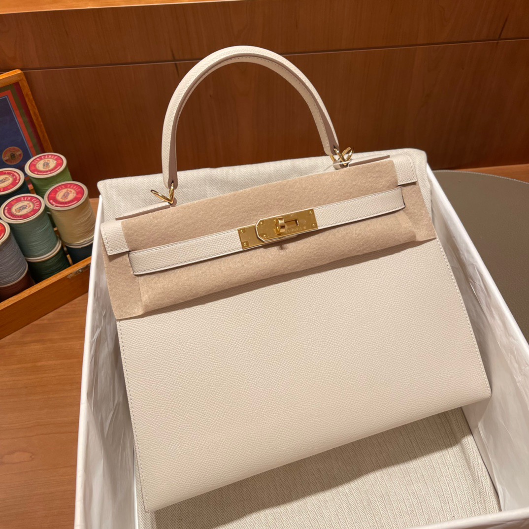 fb638e_fe14d74d898b40e187d5fa3282330dddmv2.jpg Kelly 28 Epsom Craie - Image 1