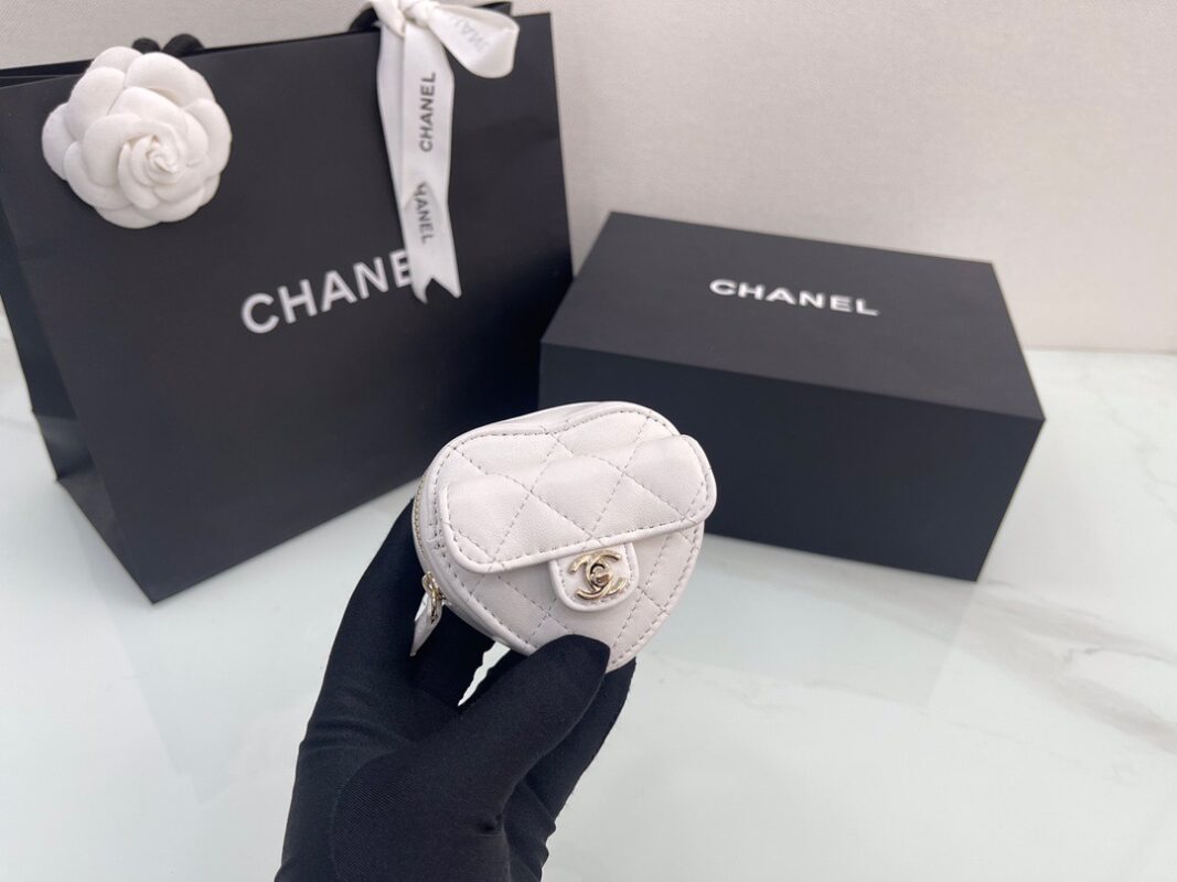 Chanel 22 White Heart Bag Micro