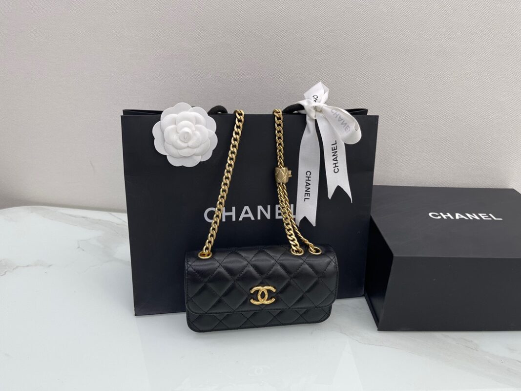 Chanel 22 Black