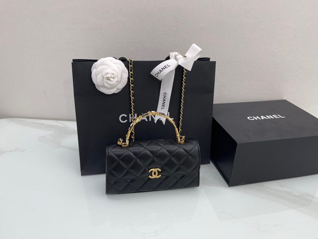 Chanel 22 Kelly Handle Bag