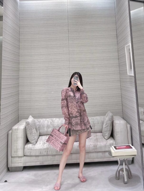 Dior Medium Tote 36 Gray Pink Tiger