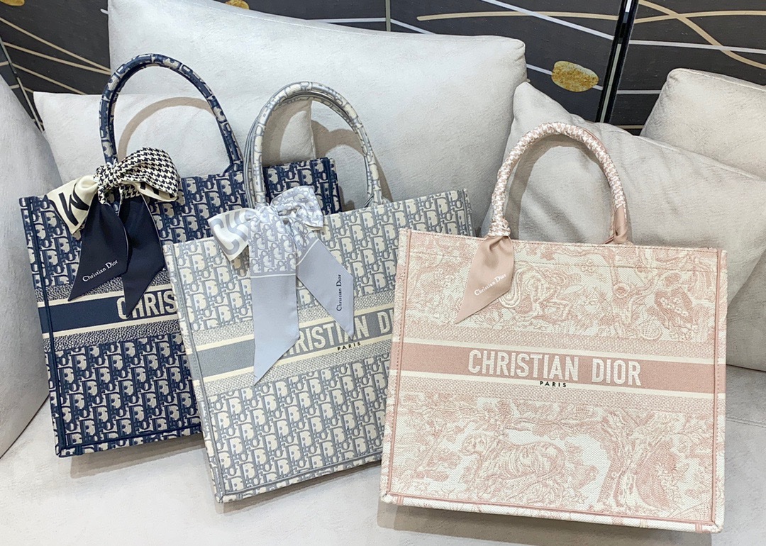 Dior Large Tote 42