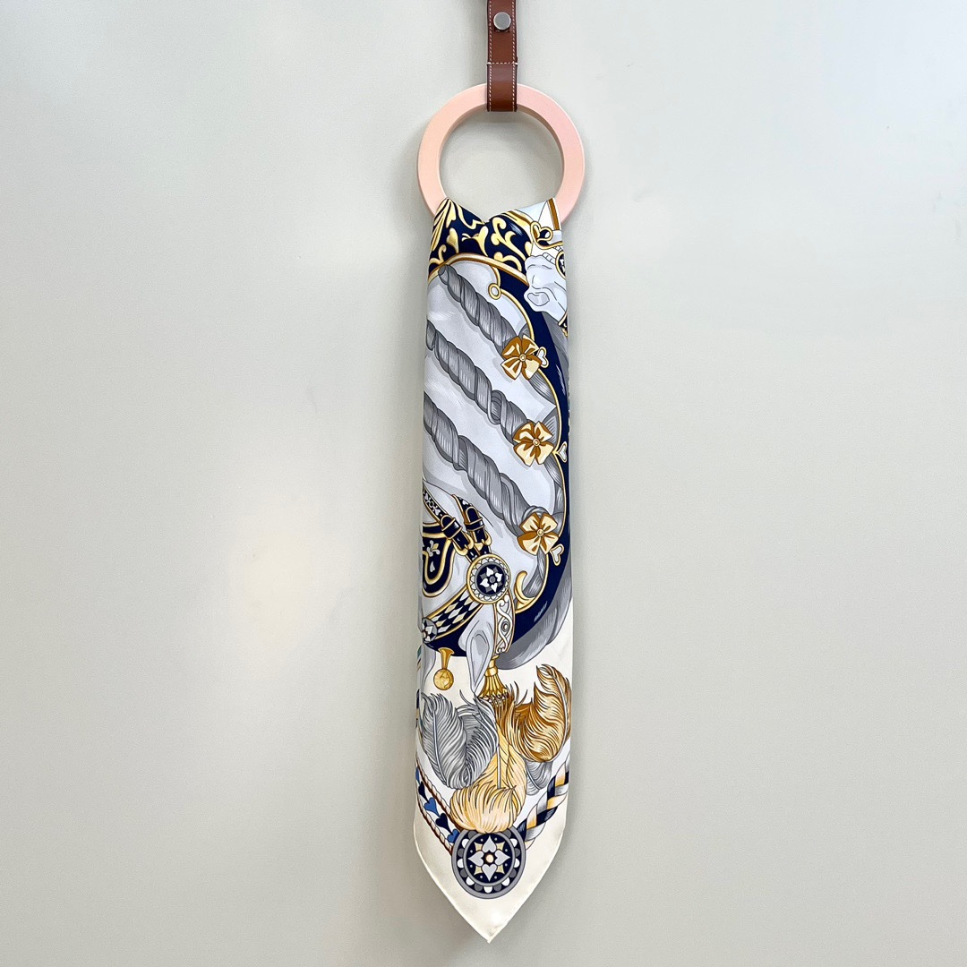 img_2103 Hermès 2024 Sweet Saddle Scarf - Image 1