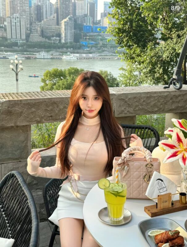 CD Four Grid Sheep Nude Powder