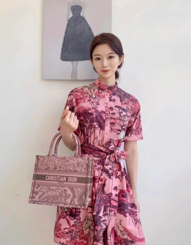 CD Tote 26 Grey Pink Tiger