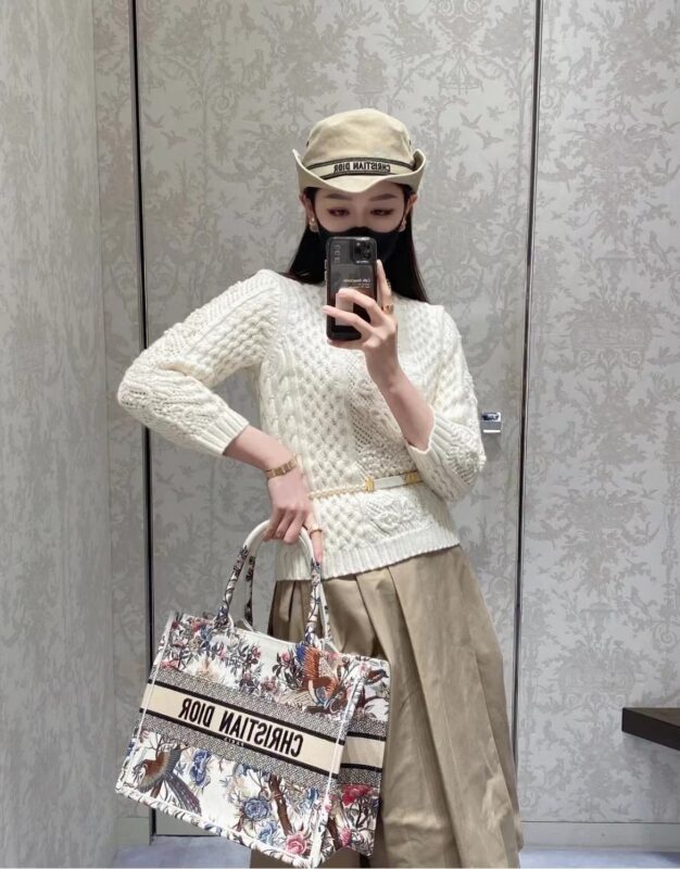 CD Tote 26 Winter Garden White