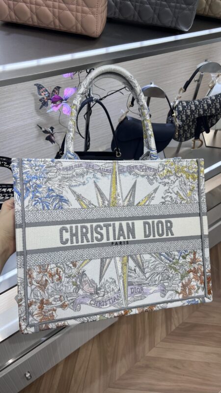 Dior Small Tote Live Photo