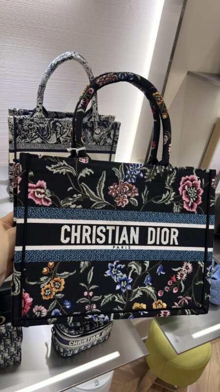 Dior Small Tote Live Photo